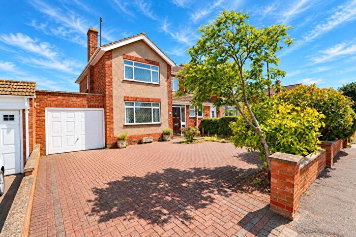3 Bedroom Semi Detached House For Sale In Lodge Road, Rushden, Northamptonshire, NN10