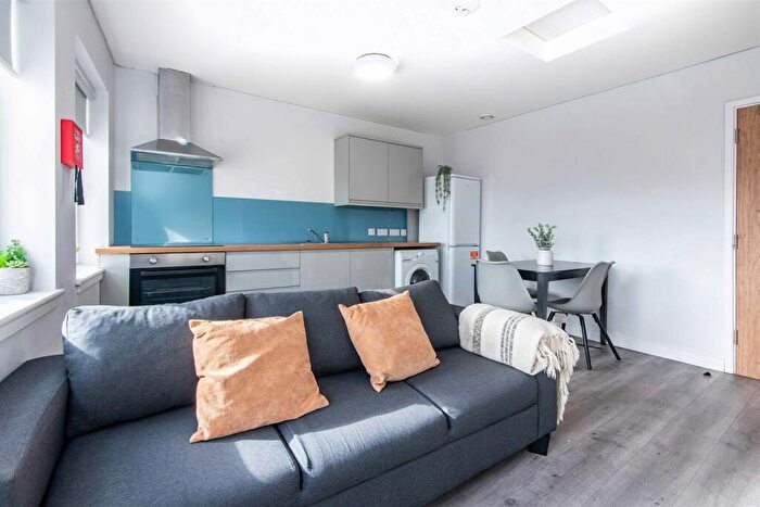2 Bedroom Apartment To Rent In A Long Row, NG12