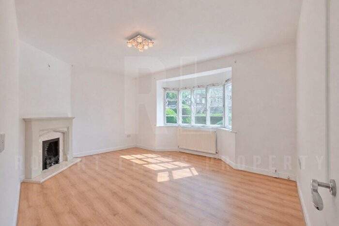 2 Bedroom Flat To Rent In Ossulton Way, London, N2