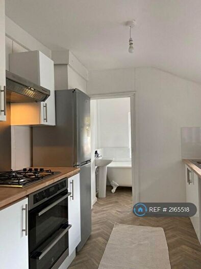 2 Bedroom Flat To Rent In Dunstable Road, Luton, LU1