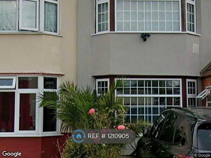 4 Bedroom Semi-Detached House To Rent In Cardington Square, Hounslow, TW4