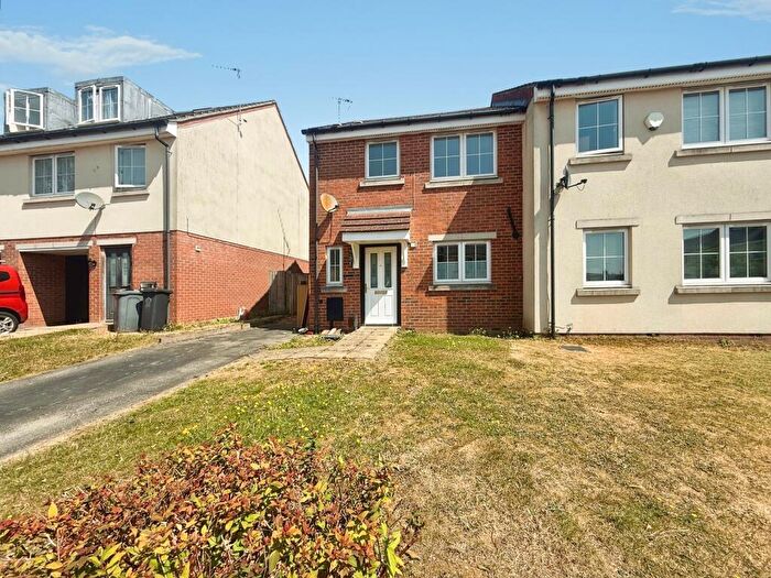 3 Bedroom Semi-Detached House For Sale In Woodleigh Close, Leicester, Leicestershire., LE5