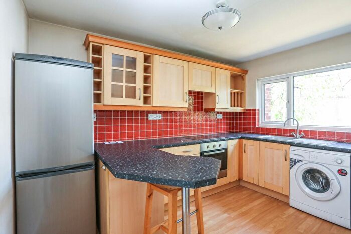 2 Bedroom Flat To Rent In Old Warwick Court, Solihull, B92