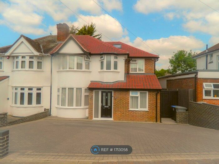 4 Bedroom Semi-Detached House To Rent In Uxendon Hill, Wembley, HA9