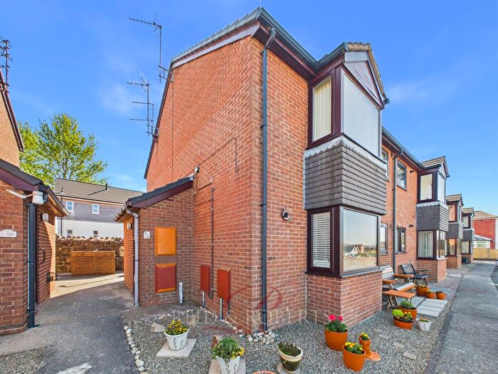 2 Bedroom Flat For Sale In Park Road, Coedpoeth, Wrexham, LL11