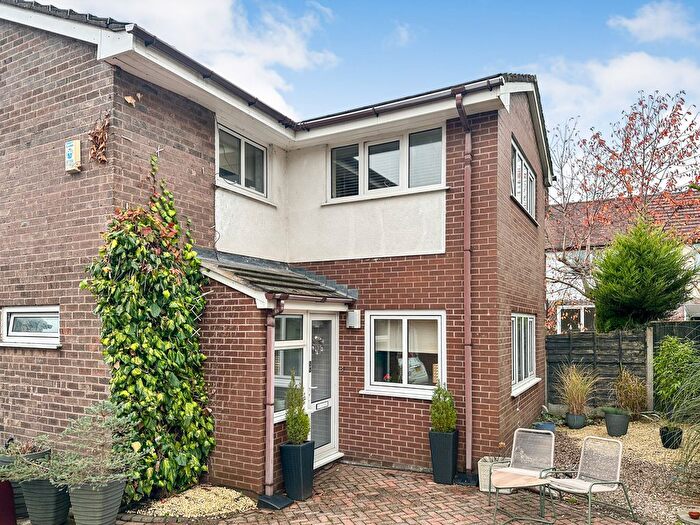 4 Bedroom Detached House For Sale In Plover Close, Rochdale, OL11