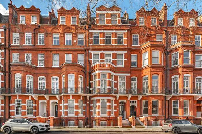 3 Bedroom Flat To Rent In Egerton Gardens, London, SW3