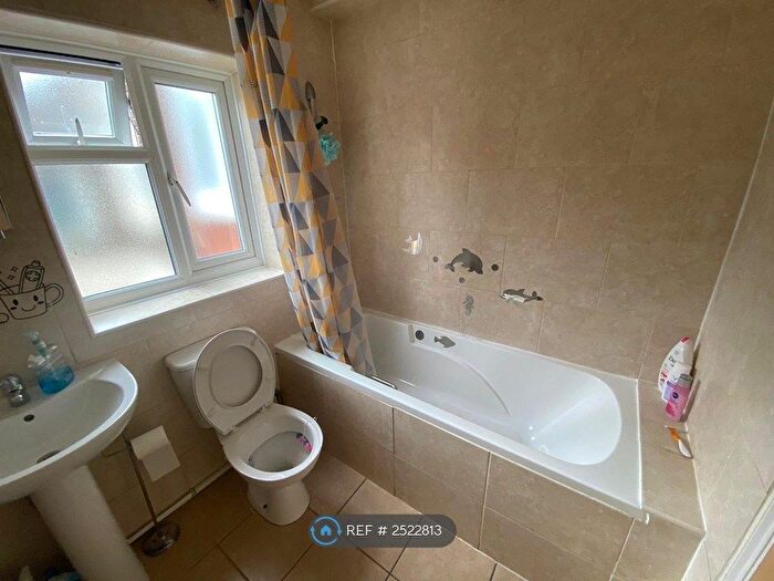 3 Bedroom Flat To Rent In Derby Road, Southampton, SO14