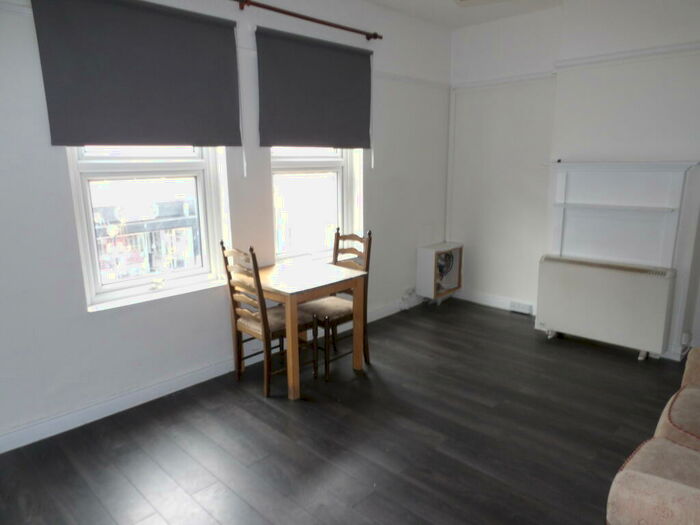 2 Bedroom Flat To Rent In Victoria Road, Netherfield, NG4