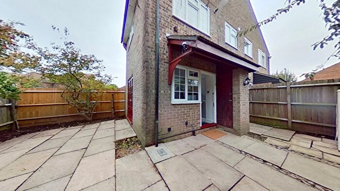 1 Bedroom Property To Rent In College Gardens, London, SW17