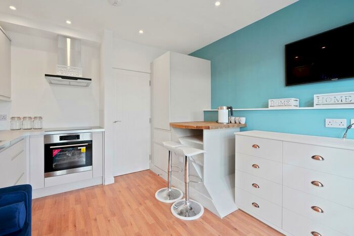 2 Bedroom Apartment To Rent In High Street, Weybridge, KT13