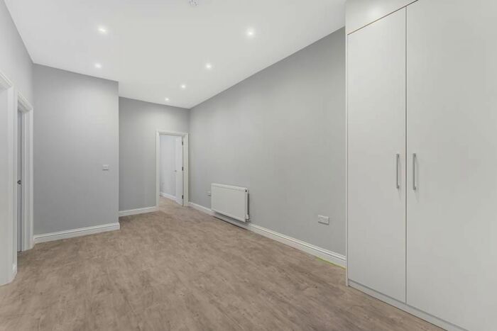 2 Bedroom Flat To Rent In Bond Street, Ealing., W5
