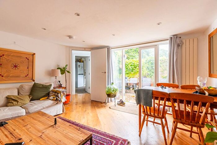 3 Bedroom Property To Rent In Wightman Road, Harringay, London, N8