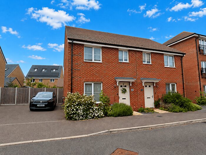 3 Bedroom Semi-Detached House For Sale In Elder Avenue, Stotfold, Hitchin, SG5