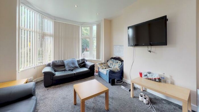 7 Bedroom Semi-Detached House To Rent In St Michaels Villas, Headingley, Leeds, LS6