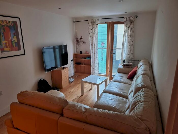 1 Bedroom Flat To Rent In Crozier House, Leeds, West Yorkshire, LS10