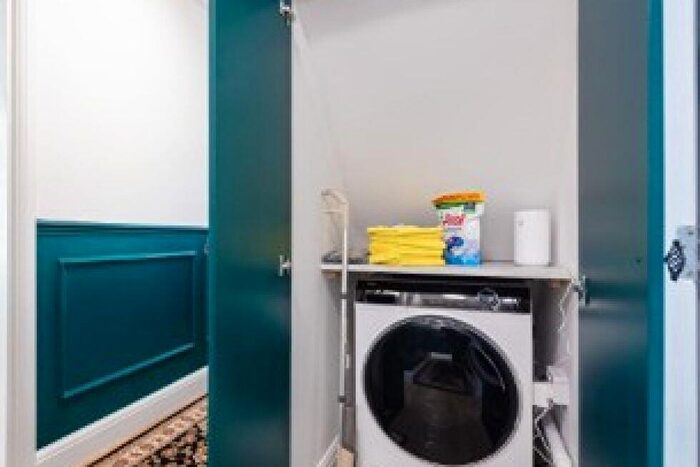 Flat To Rent In Crown Terrace, Cricklewood, NW2
