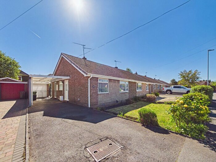 2 Bedroom Bungalow For Sale In Honeywood Road, Worcester, Worcestershire, WR2