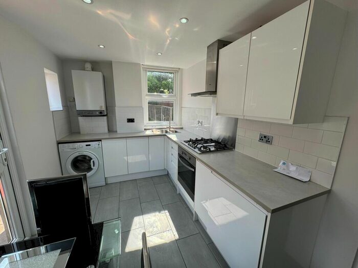 2 Bedroom Flat To Rent In George Lane, E18