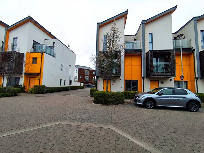 4 Bedroom End Terrace House For Sale In Cairns Place, London, SW16