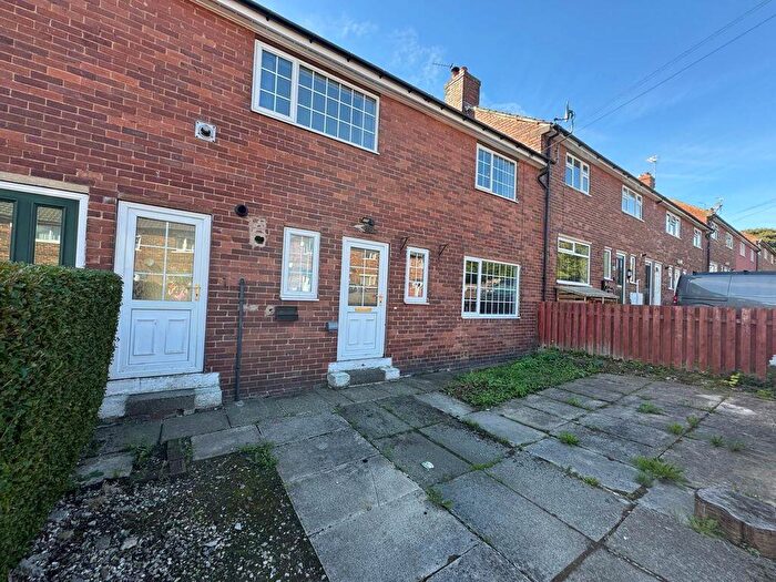 3 Bedroom Terraced House For Sale In The Crescent, Holywell Green, HX4