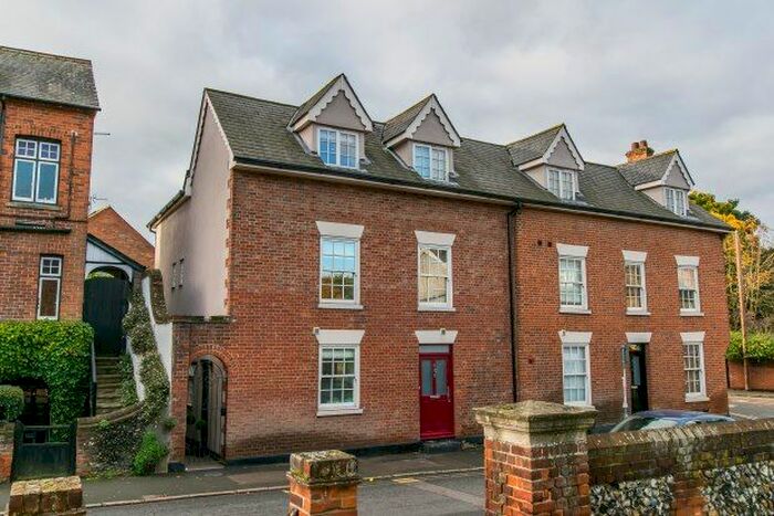 4 Bedroom Town House To Rent In East Street, Saffron Walden, CB10