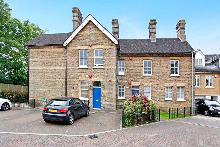 2 Bedroom Flat For Sale In Shepherds Farm, Rickmansworth, WD3