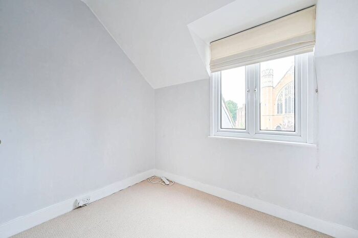 2 Bedroom Flat To Rent In Marchwood Crescent, Ealing, London, W5