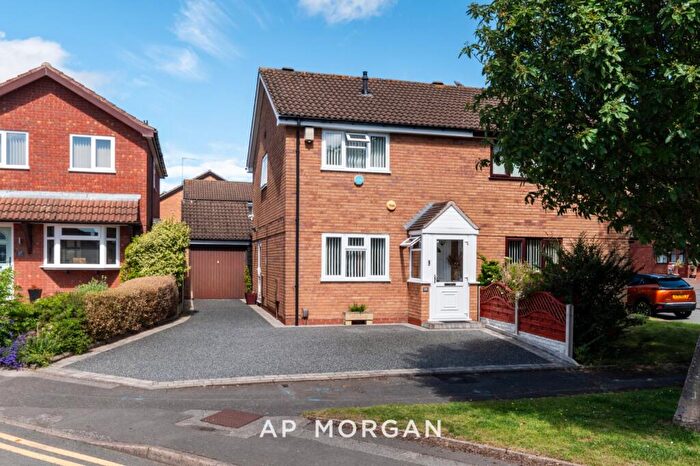 3 Bedroom Semi-Detached House For Sale In Eastbury Drive, Solihull, West Midlands, B92