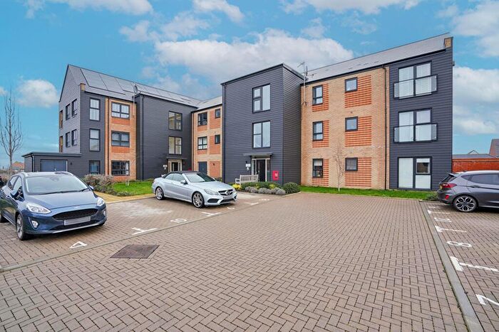 2 Bedroom Flat For Sale In Hazel Grove, Wantage, OX12