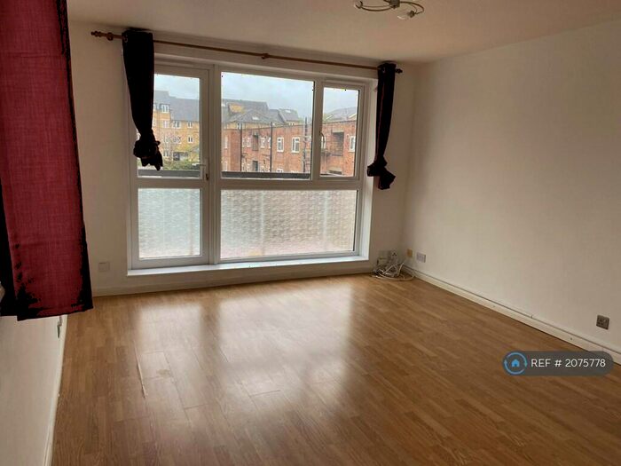 2 Bedroom Flat To Rent In Brendon House, Sutton, SM2