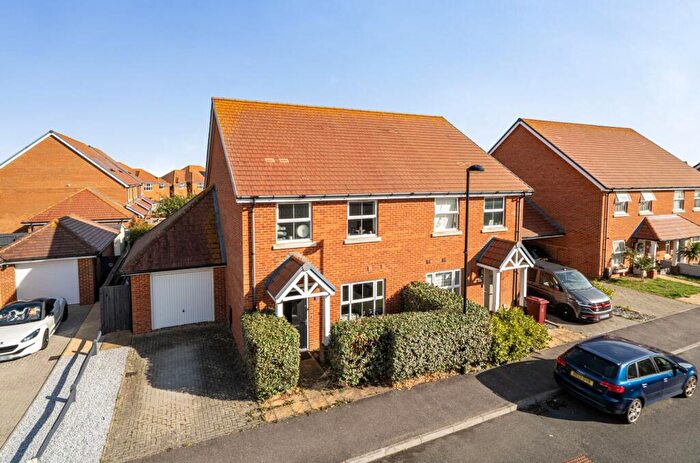 3 Bedroom Semi-Detached House For Sale In Beech Avenue, Bracklesham Bay, PO20