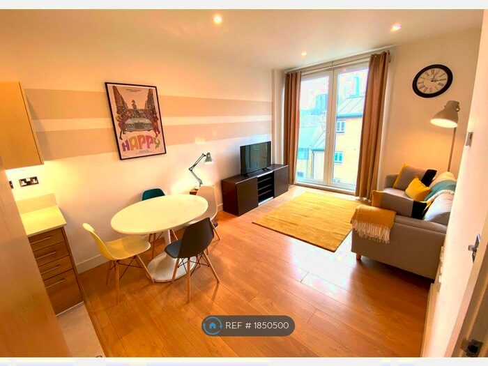 1 Bedroom Flat To Rent In Cornell Square, London, SW8