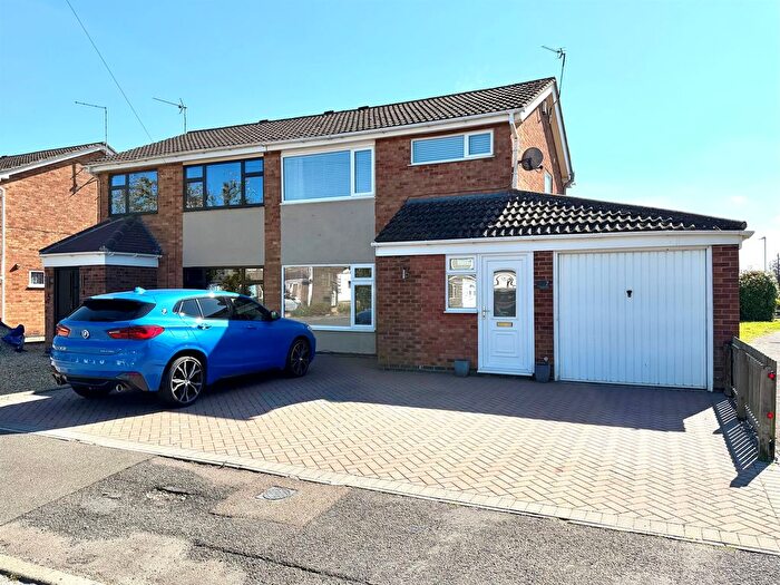 3 Bedroom Semi Detached House For Sale In Falkirk Close, Stamford, PE9