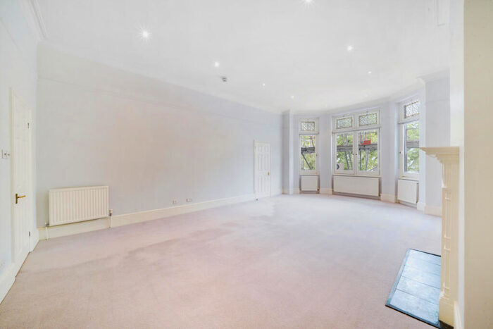 2 Bedroom Flat To Rent In Hamilton Terrace, St Johns Wood, NW8