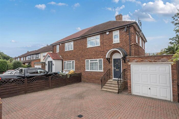 3 Bedroom Semi-Detached House For Sale In Blackamoor Lane, Maidenhead, SL6