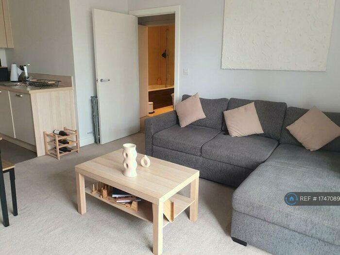 1 Bedroom Flat To Rent In Drake Way, Reading, RG2