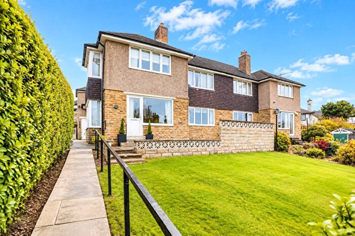 2 Bedroom Flat For Sale In The Drive, Hipperholme, Halifax, West Yorkshire, HX3