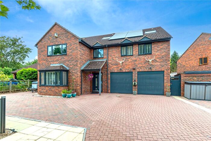 5 Bedroom Detached House For Sale In Boulters Lock, Giffard Park, Milton Keynes, Buckinghamshire, MK14