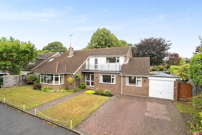 4 Bedroom Detached House For Sale In Woodlawn Grove, Horsell, GU21
