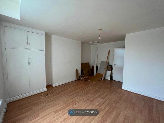 Studio To Rent In Sheil Road, Liverpool, L6