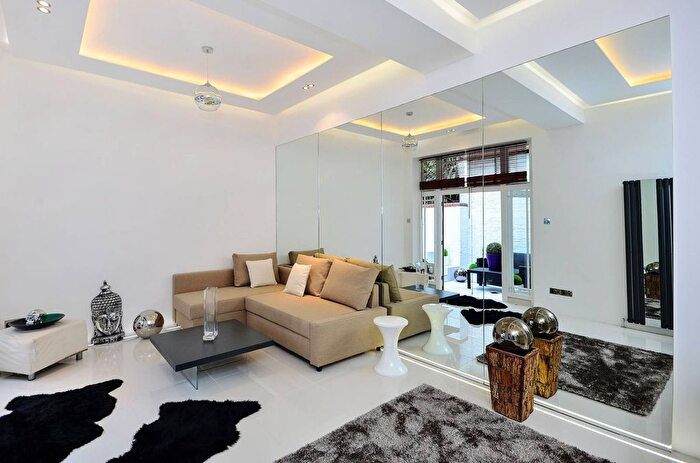 2 Bedroom Flat To Rent In Courtfield Gardens, Earls Court, London, SW5