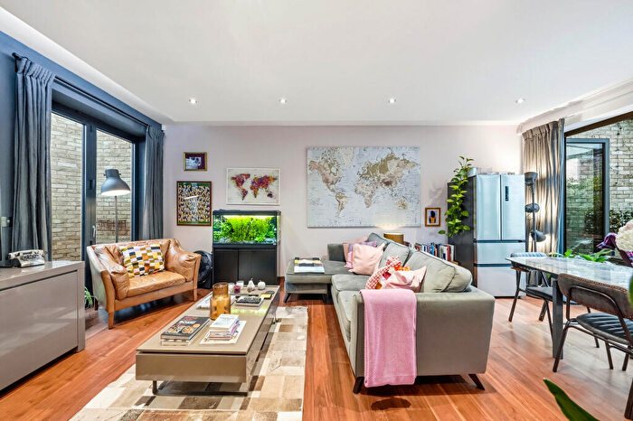 4 Bedroom Town House For Sale In Duchess Drive, London, E13