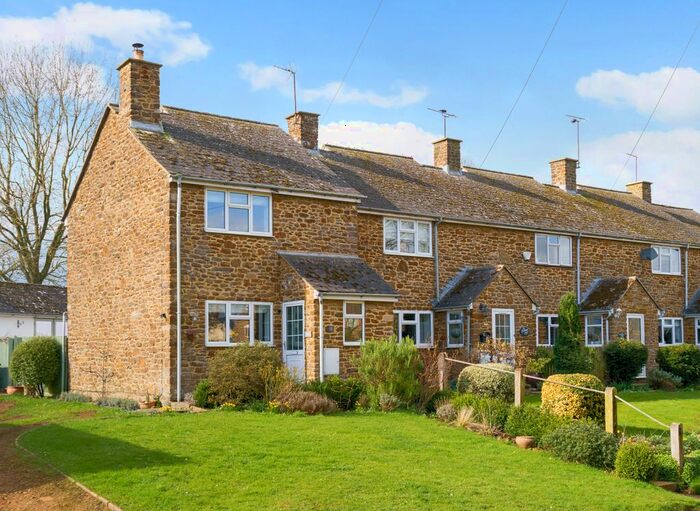 2 Bedroom Terraced House For Sale In Thorpe Road, Wardington, OX17