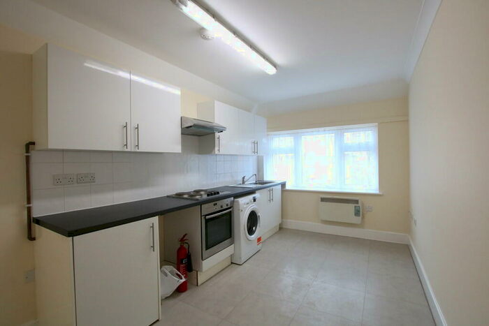 1 Bedroom Flat To Rent In Deerhurst Road, London, NW2