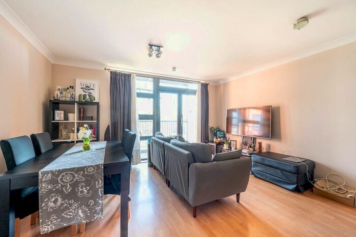 2 Bedroom Flat To Rent In Maltings Close, Bow, London, E3