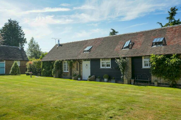 3 Bedroom Barn Conversion For Sale In Well Lane, Ospringe, ME13