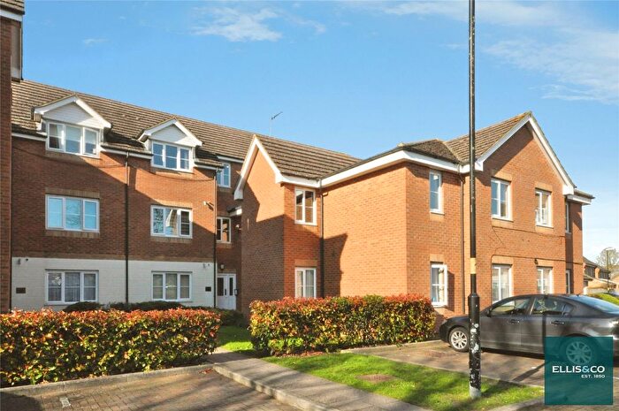 2 Bedroom Flat To Rent In Bennington Drive, Borehamwood, Hertfordshire, WD6