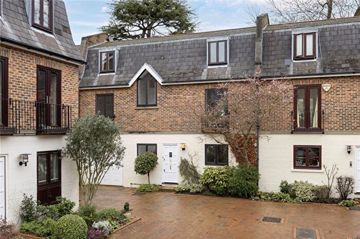 3 Bedroom Terraced House To Rent In Parkland Gardens, London, SW19