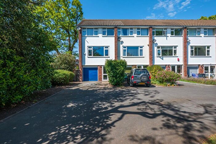 3 Bedroom End Of Terrace House For Sale In Oaklands Road, Bromley, BR1